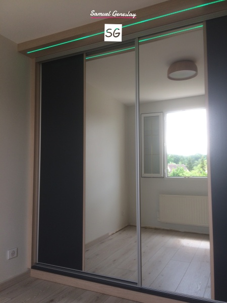 Dressing gris avec miroir sur les portes coulissantes,eclairage LED