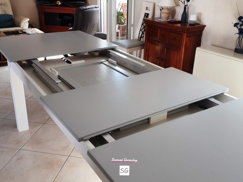 Table de salle à manger rectangulaire avec plateau coulissant pour le rangement des allonges