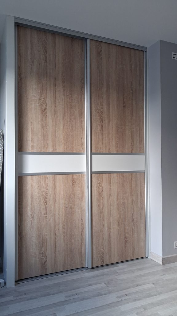 Dressing sur mesure avec porte coulissante et aménagement intérieur en  penderie, étagères et tiroirs