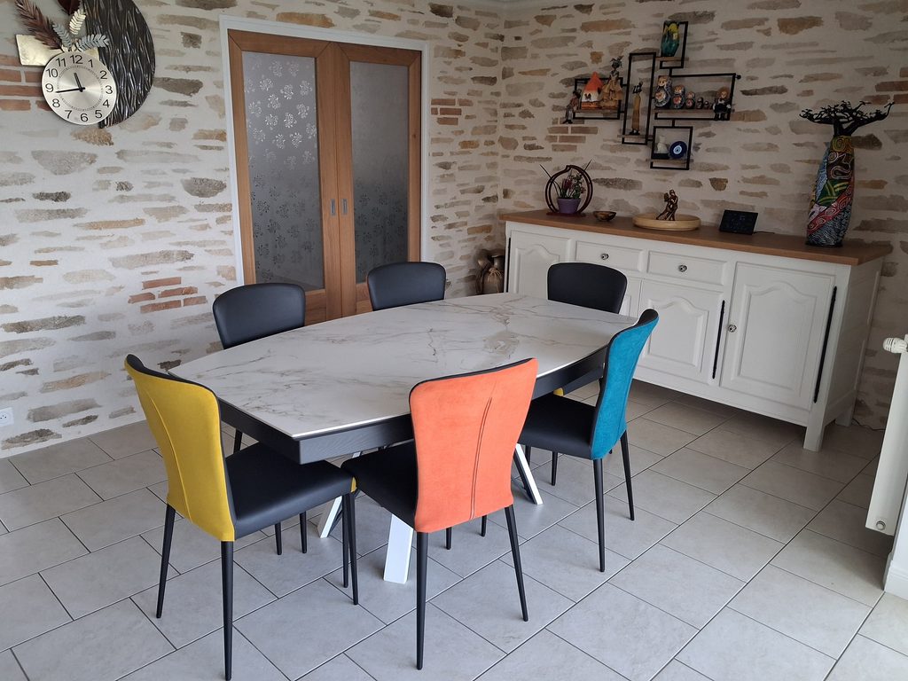 Table tonneau avec plateau en dekton, pied central 